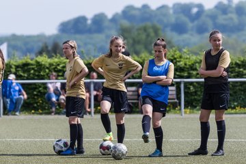 Bild 116 - B-Juniorinnen Pokalfinale SV Henstedt Ulzburg - SG Holstein Sued : 2:0